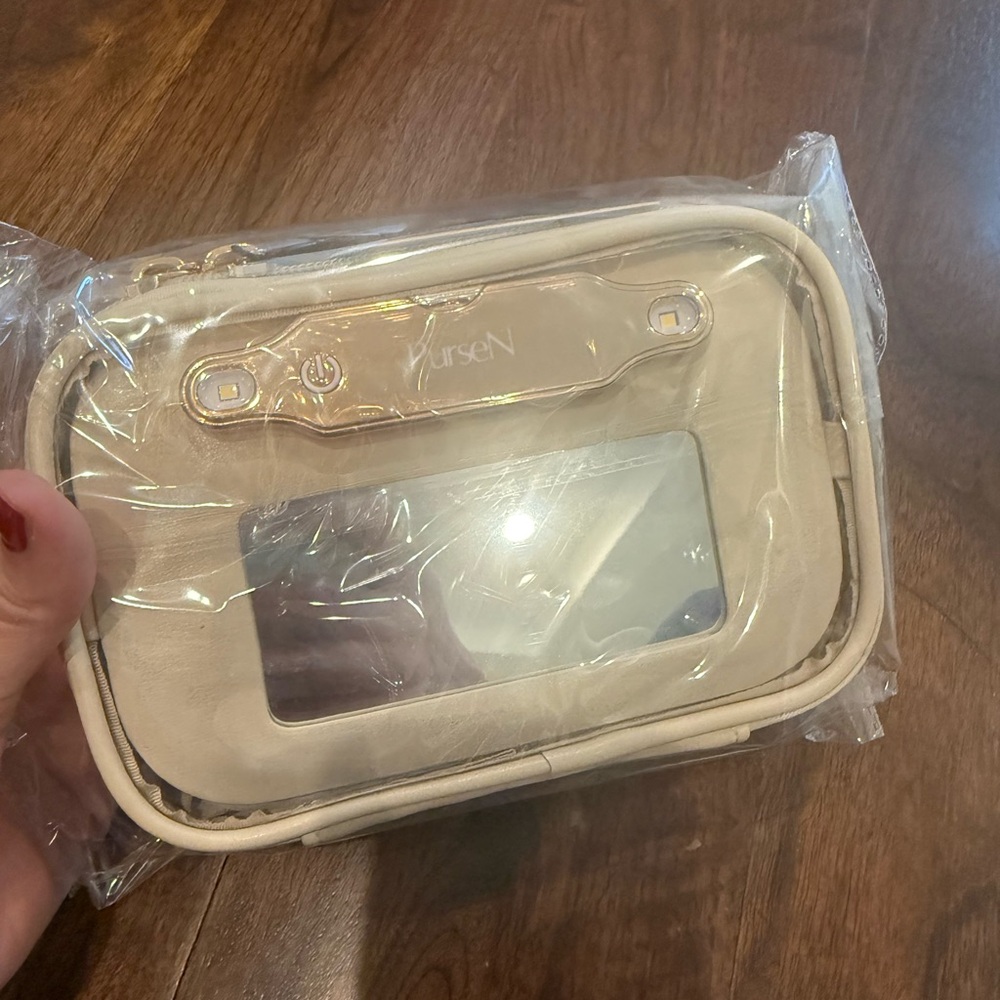 PurseN Litt Mini lighted organizer case. Latte. NWT - Picture 4 of 6